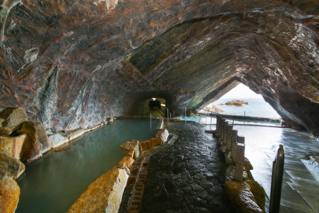 浦島の洞窟温泉